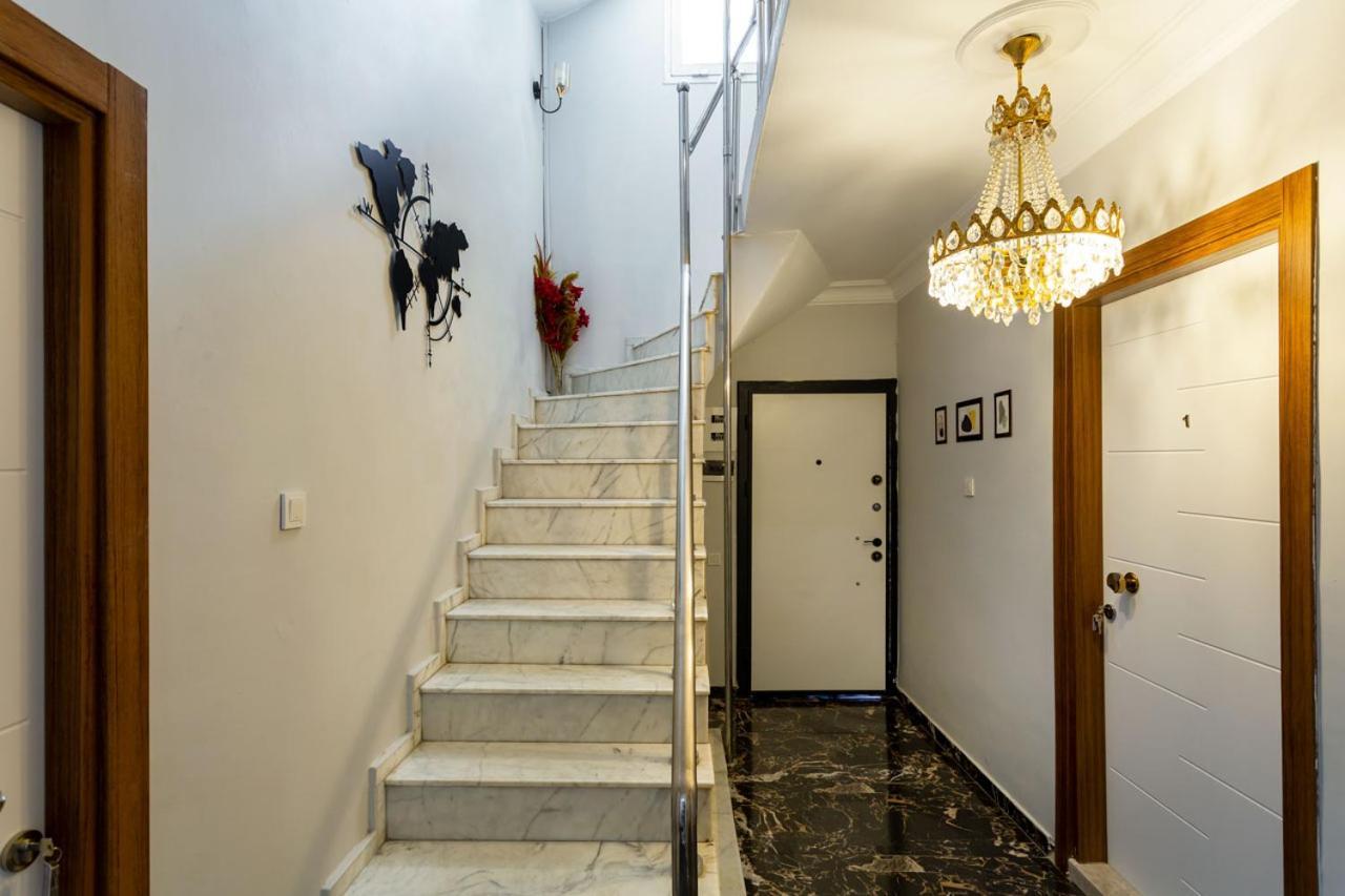 8 Rooms House Balçova Eksteriør bilde